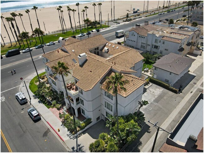 Building Photo - Oceanfront Penthouse in Huntington Beach!!