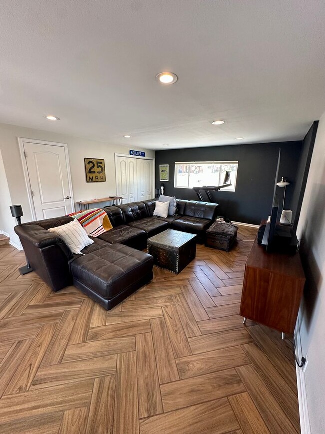 Building Photo - Charming Updated Ranch-Style Home