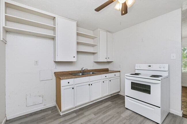 Building Photo - 1402 Dunaway St