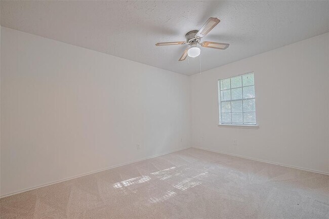 Building Photo - 2107 Creekshire Dr