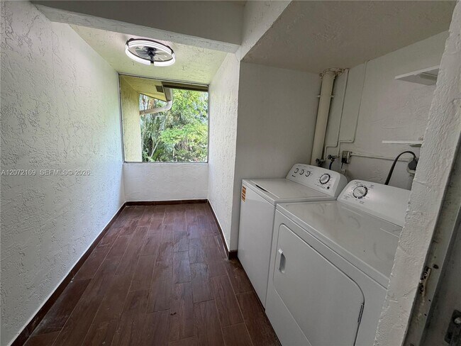 Building Photo - 11101 Royal Palm Blvd
