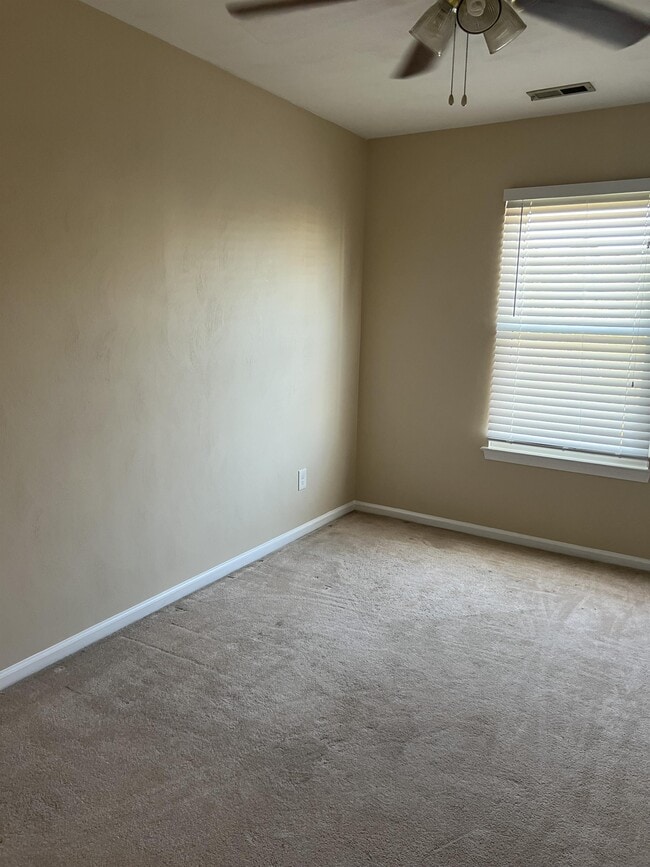 Building Photo - 3701 Castlewood Dr