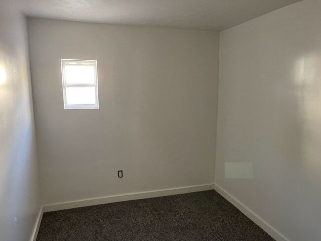 Building Photo - 744 E 8425 S