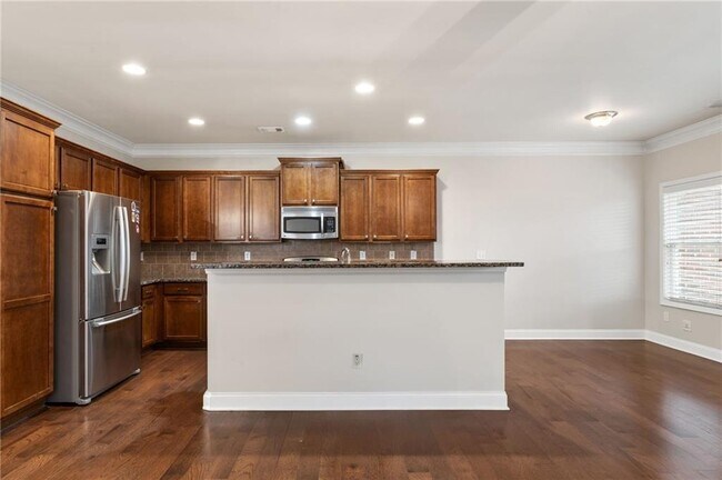 Building Photo - 3803 Manor View