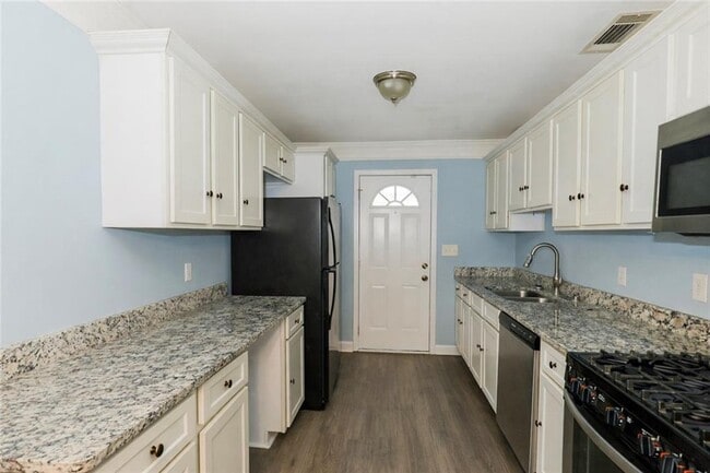 Building Photo - 164 Fairburn Rd SW