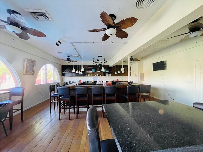 Building Photo - 660 Tennis Club Dr