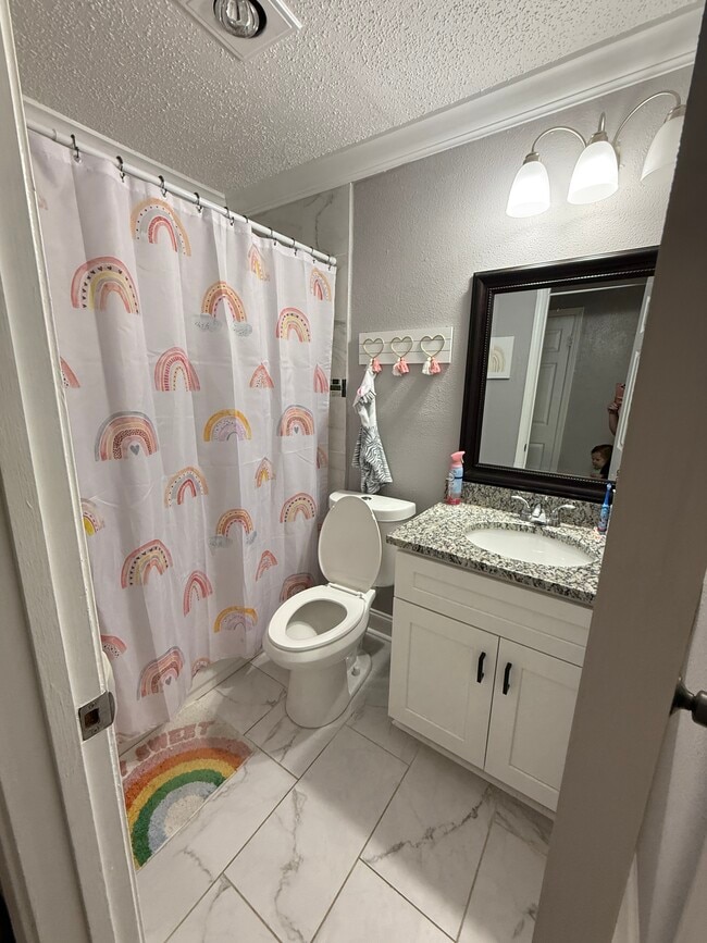 Building Photo - 204 Dale Ave