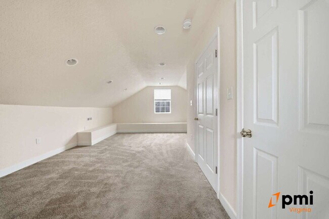 Building Photo - 4 BEDROOM 2 BATH RENOVATED HOME IN NORFOLK, PETS ACCEPTED