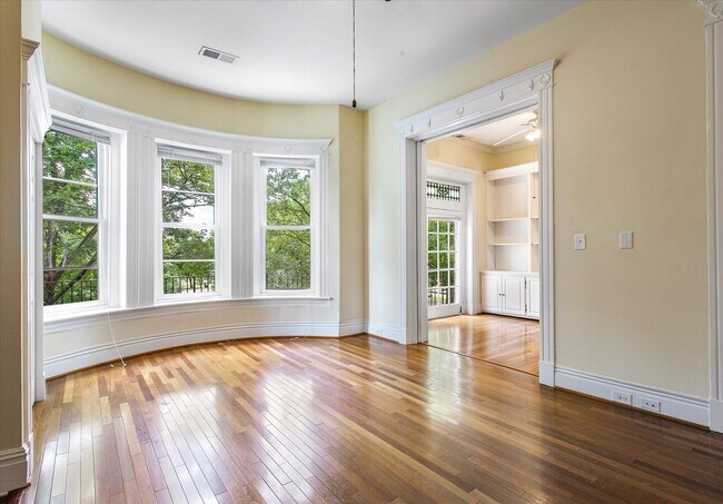 Building Photo - Swanky 2000 sf duplex in the heart of Church Hill