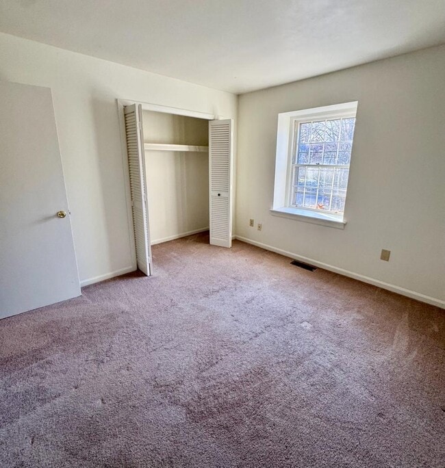 Building Photo - 105 Yorkshire Ct