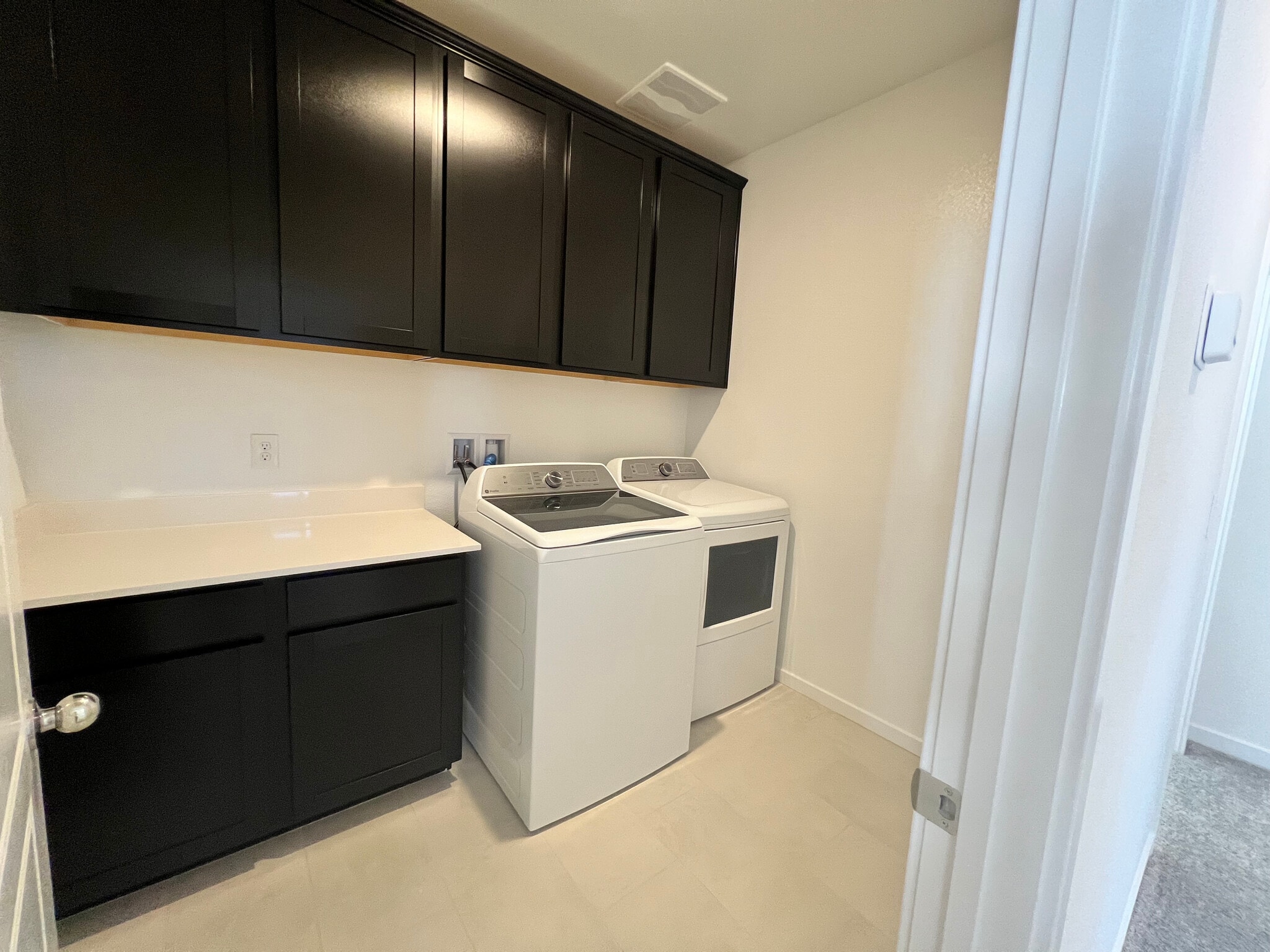 Laundry room - 486 Daphne Terrace St