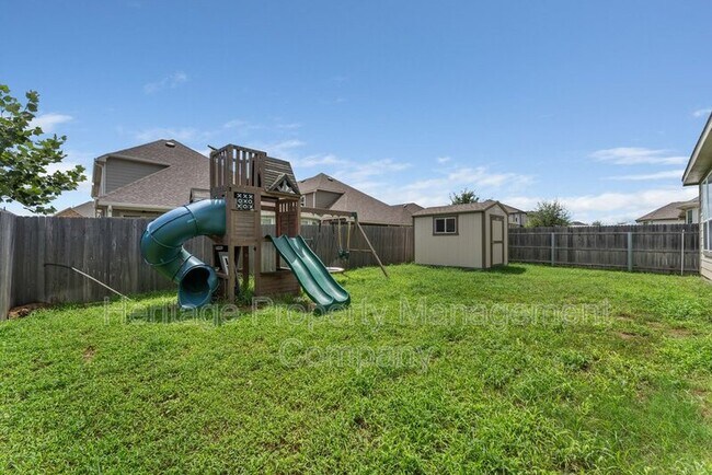Building Photo - 942 Blue Violet
