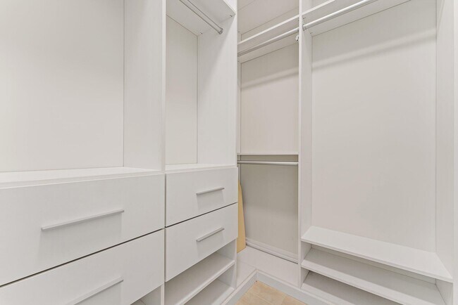 Building Photo - 3100 N Ocean Dr