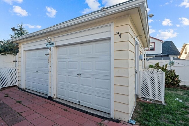 Building Photo - 1041 Stonewall Ln