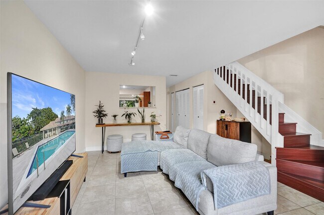 Building Photo - 9851 Riverside Dr