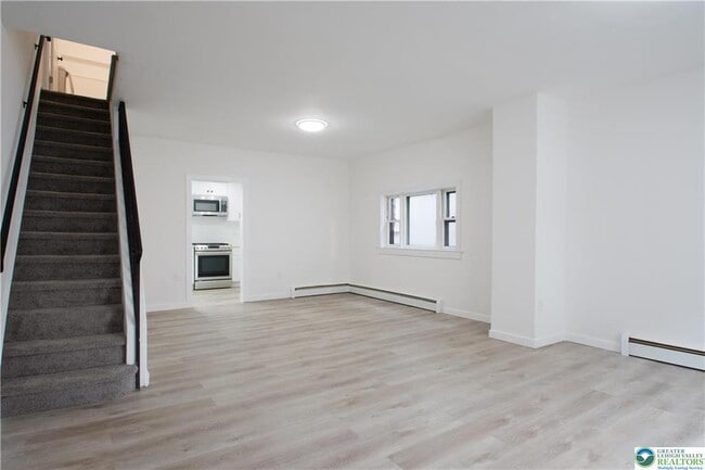 Building Photo - 541 Jischke St