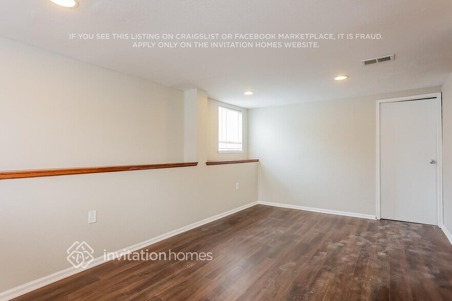 Building Photo - 4938 S Sedalia Way