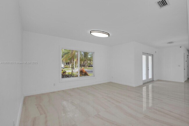 Building Photo - 13840 SW 74th Ave
