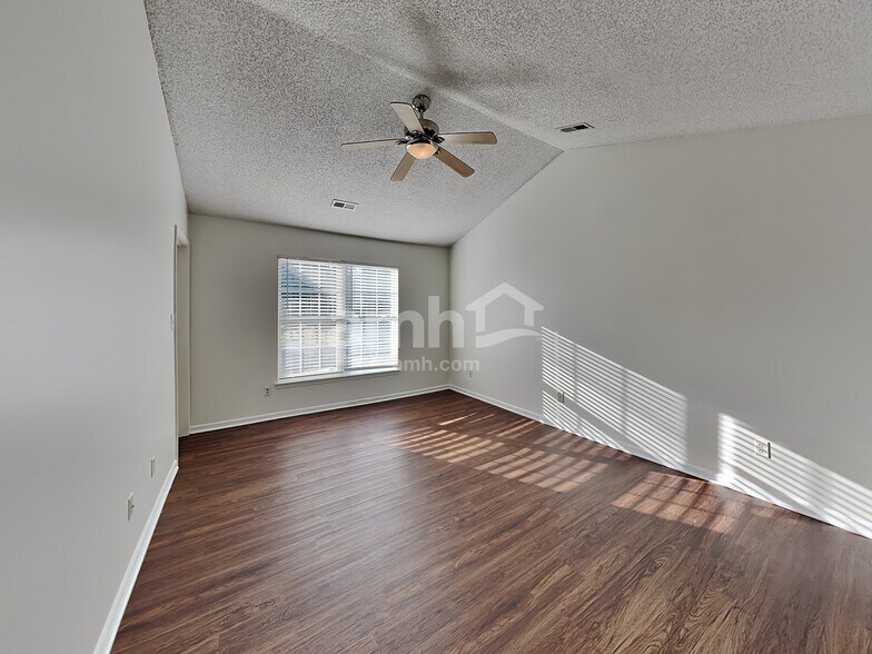 Building Photo - 949 Milkwood Ln