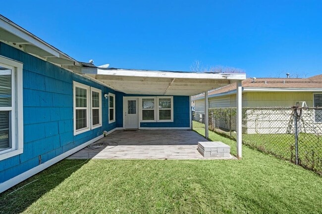 Building Photo - 105 Pompano Ave