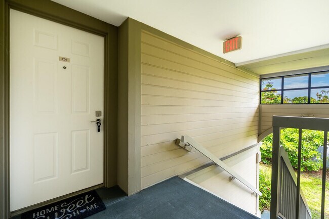 Building Photo - 927 N E St