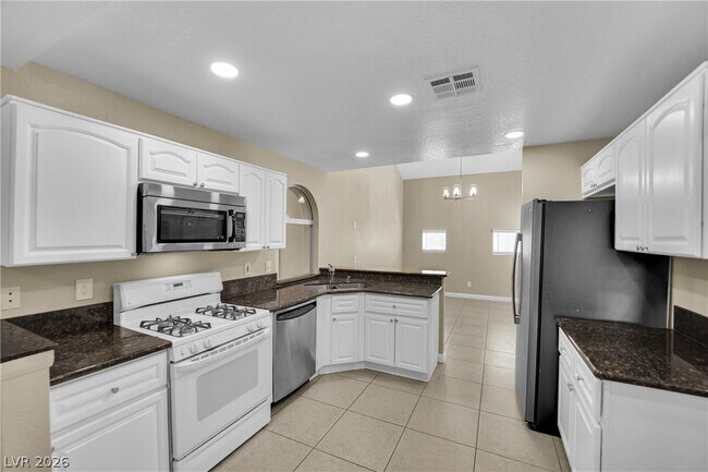 Building Photo - 756 Charwood Cir