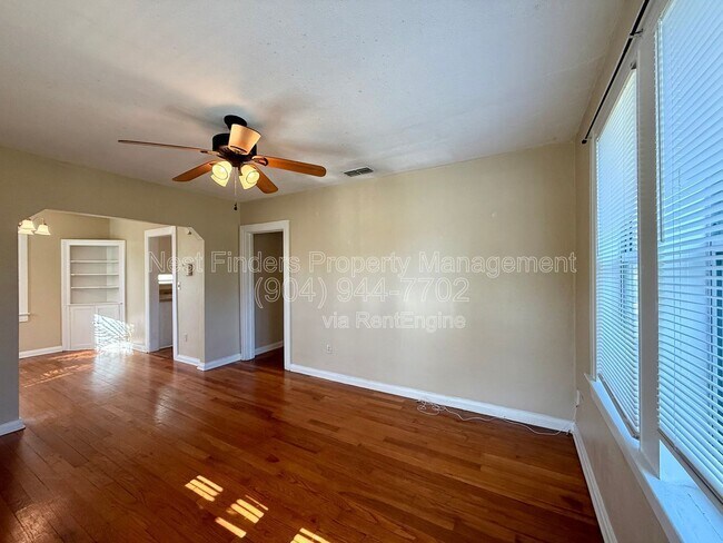 Building Photo - 625 Meteor St