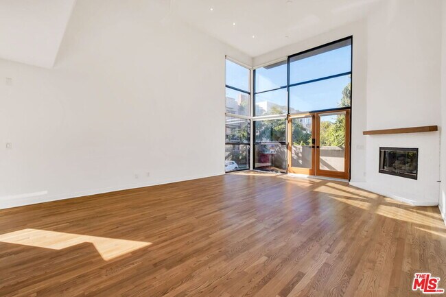 Building Photo - 9917 Tabor St