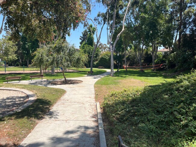 Building Photo - La Jolla Townhome For Rent