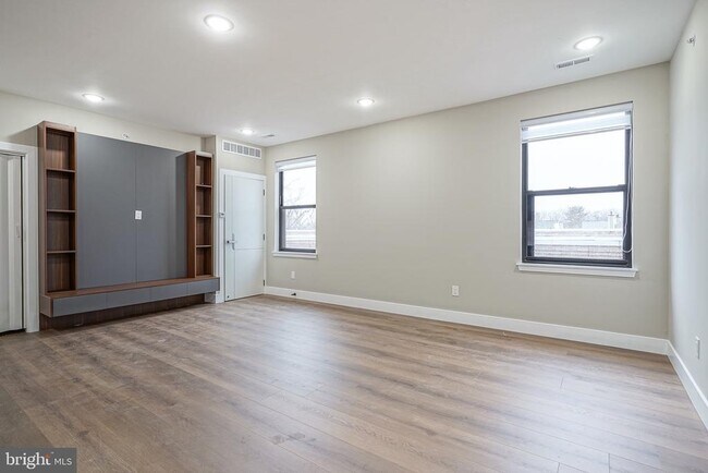 Building Photo - 4432 Wingate St