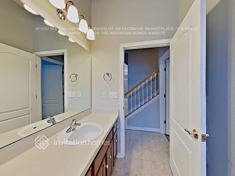 Building Photo - 904 E Terranova Way