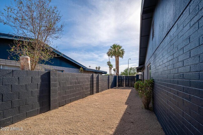 Building Photo - 9209 N 48th Dr