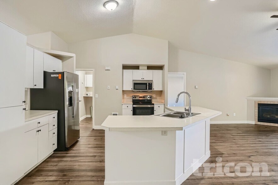 Building Photo - 803 NW 20th Cir