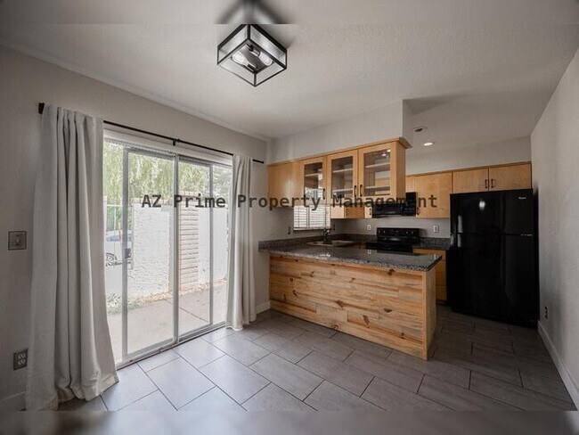 Building Photo - 1025 W Laguna Dr