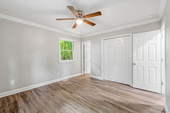 Building Photo - Great Location off of South Holden Road. 3 Bedroom 2 Bathroom Home.