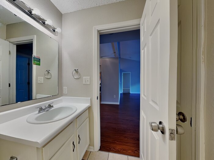 Building Photo - 409 Bridgestone Dr