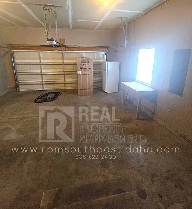 Building Photo - Spacious & Updated 2 Bedroom, 2 Bathroom Twin Home in Ammon with Fenced Backyard and Hookups (Ida...