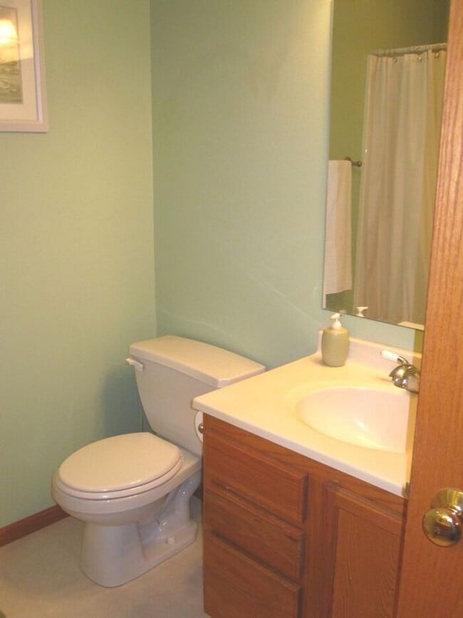 Building Photo - $2,250 | 4 Bedroom, 3.5 Bathroom DUPLEX | ...