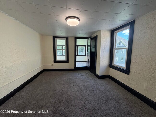 Building Photo - 610 Moosic St