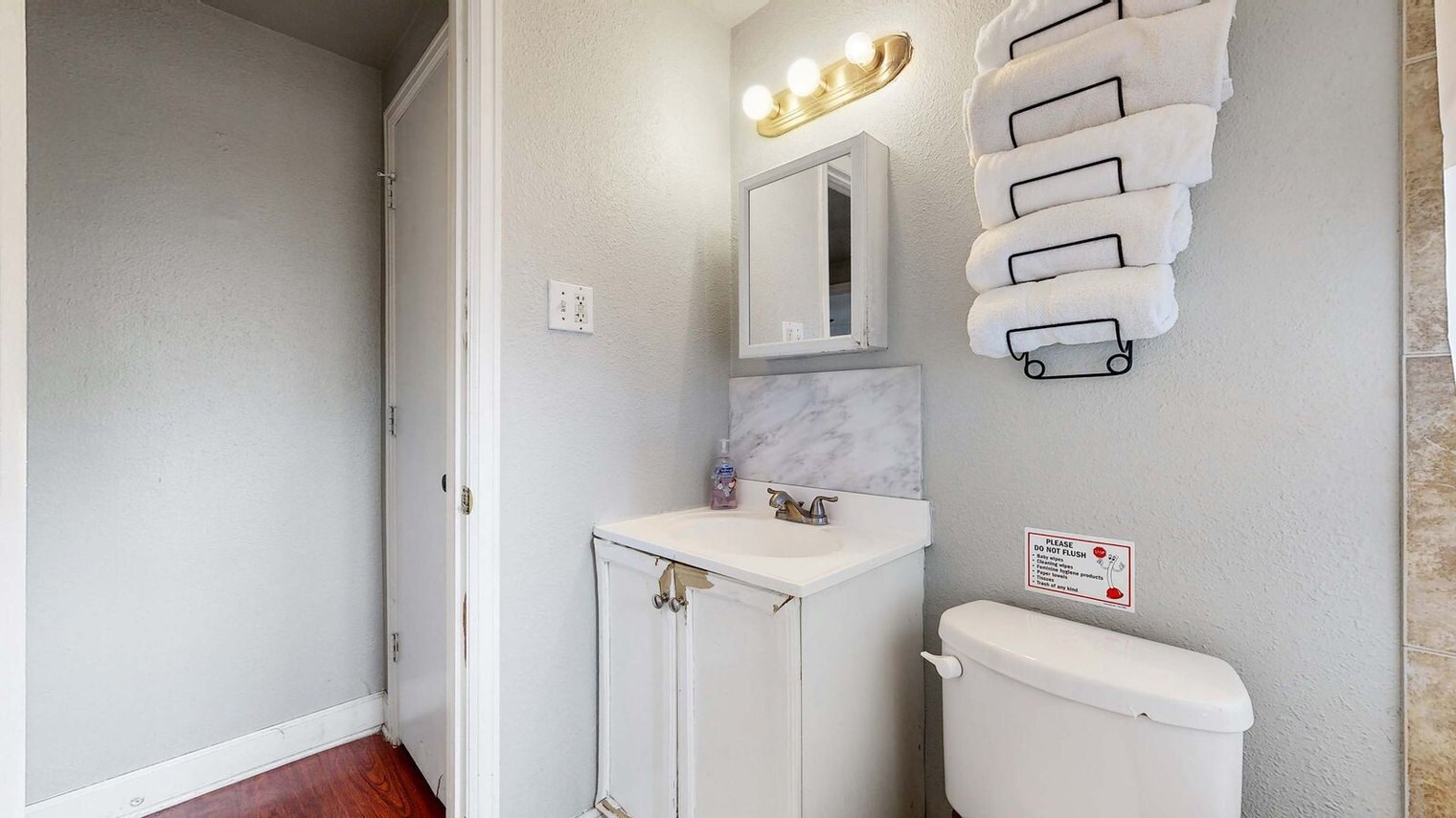 Building Photo - 7388 Oneida Dr