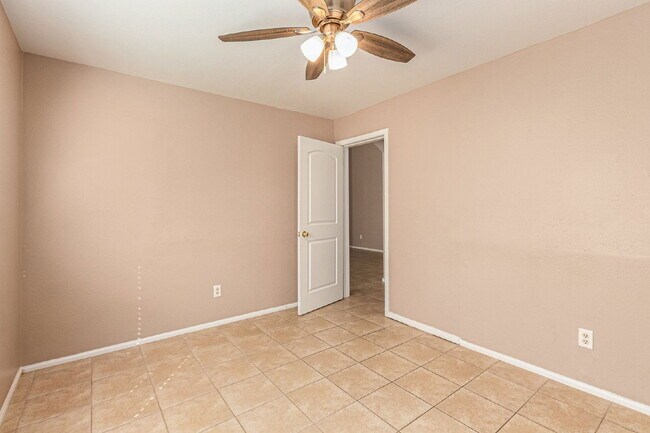 Building Photo - 10344 W Trumbull Rd