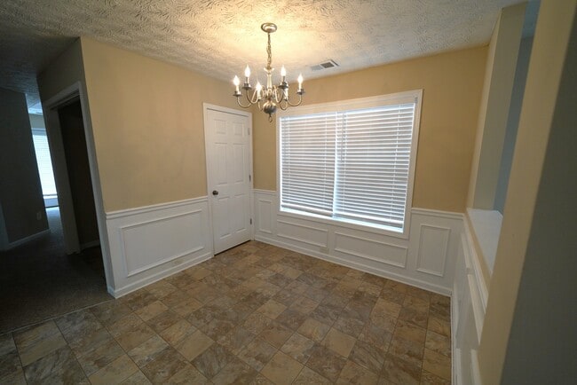 Building Photo - 221 Alton Cir