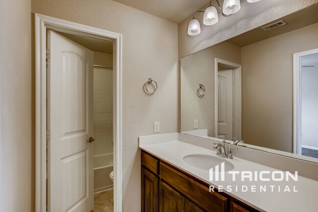 Building Photo - 1617 Grand Ct