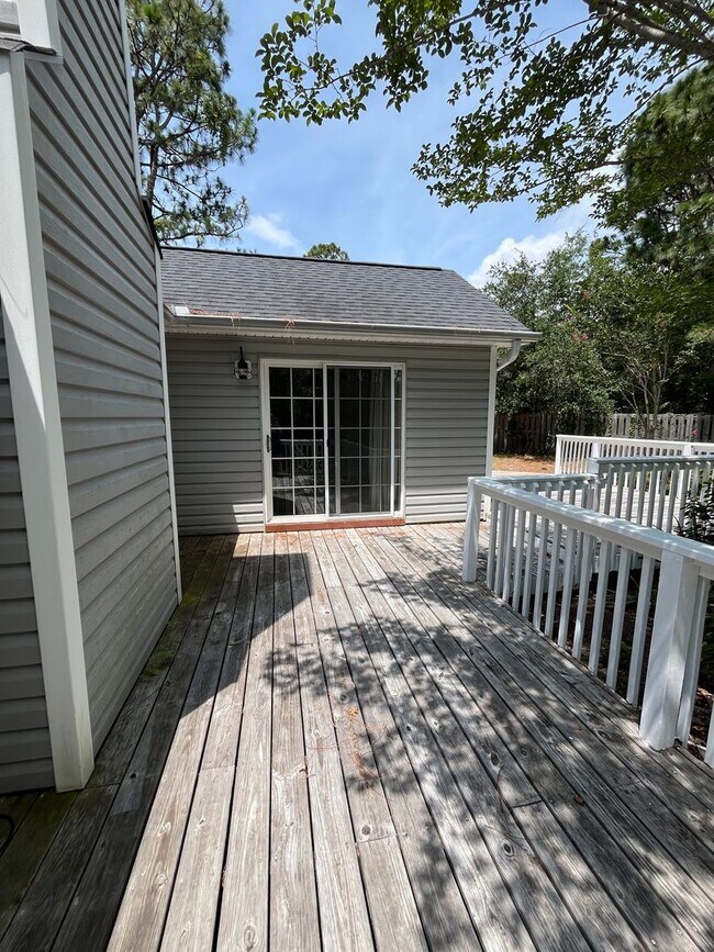 Building Photo - Discover this well-maintained 3-bedroom, 2-bath home in Wilmington, NC