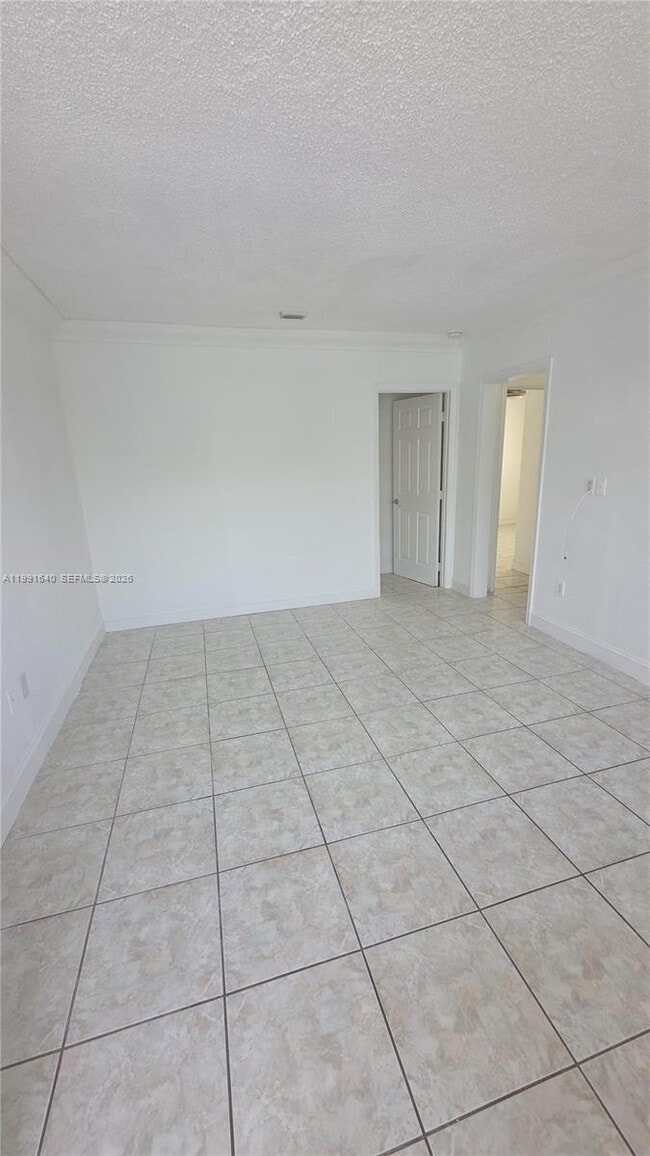 Building Photo - 2114 Biarritz Dr