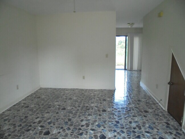 Building Photo - 108 Ridgeway Dr