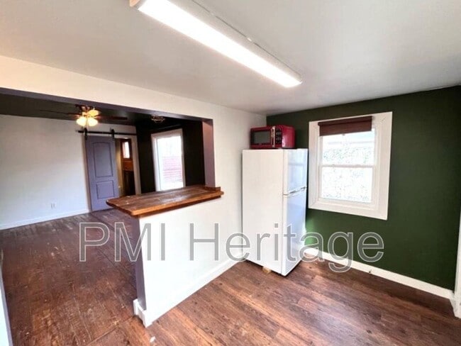 Building Photo - 122 W Pine St