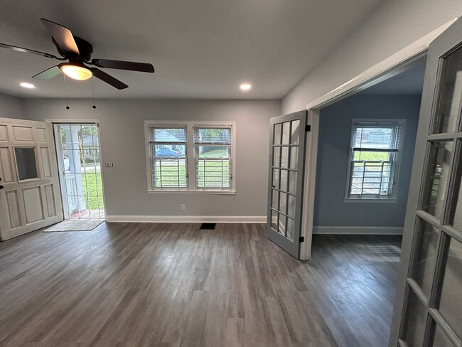 Living room + sun-room - 547 Erin Ave SW