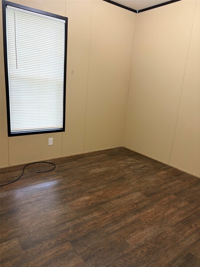 Building Photo - 215 Live Oak St