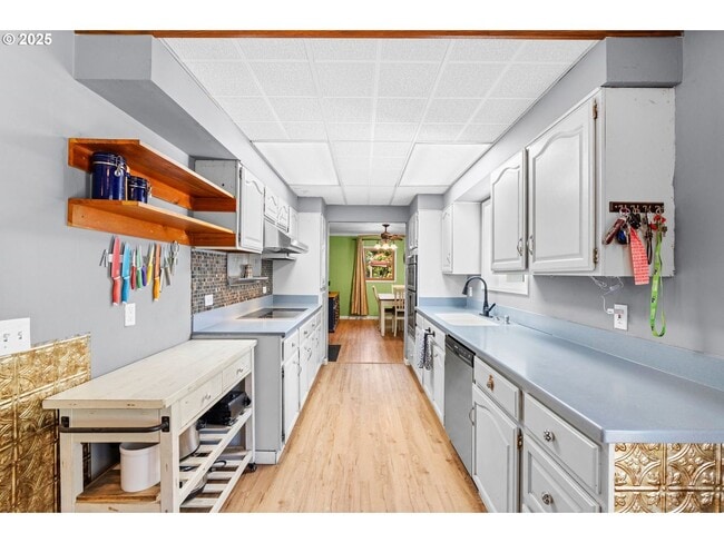 Building Photo - Quarter Acre Comfort
